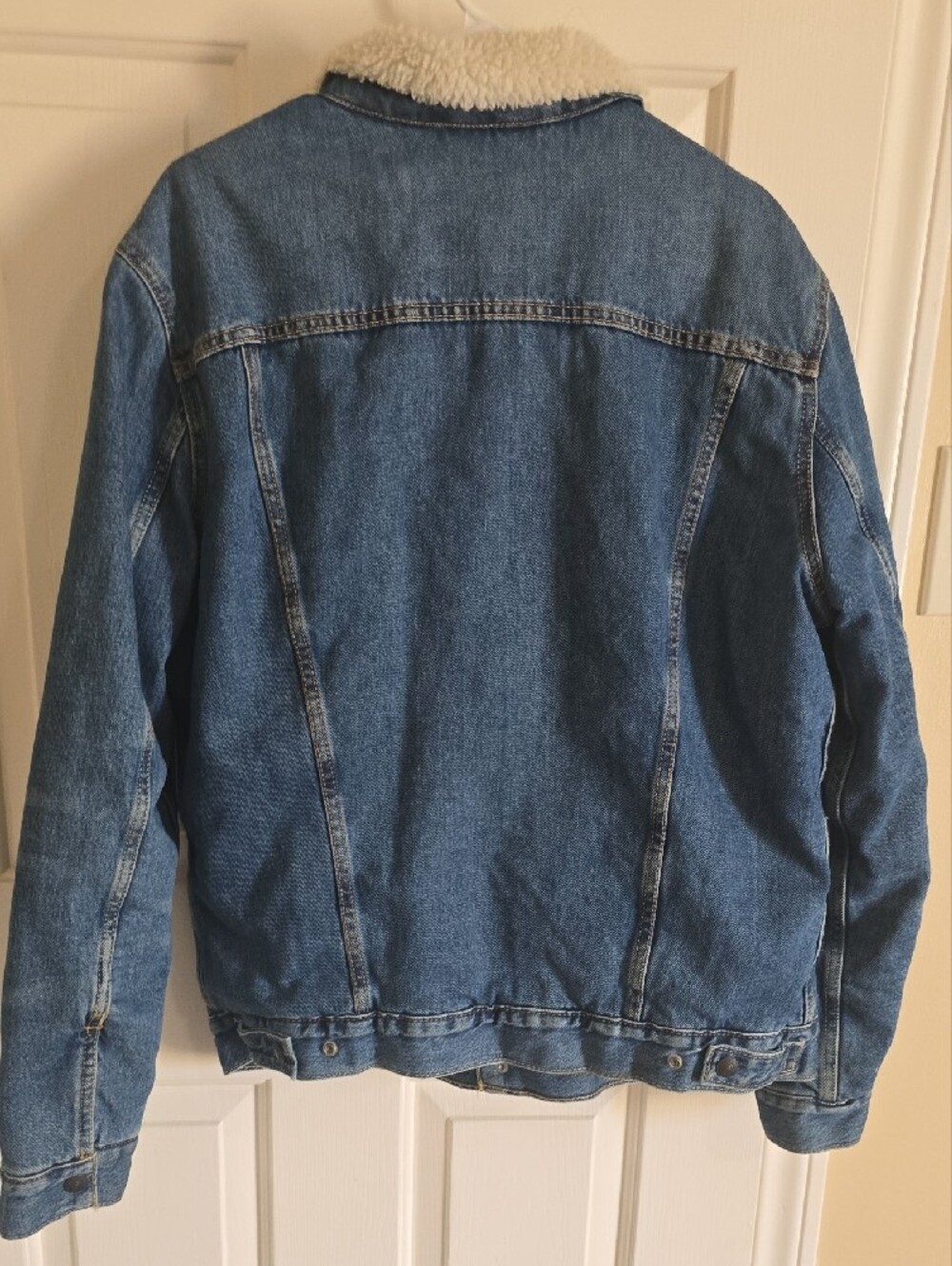 Levi's Blue Denim Sherpa-Lined Jacket with Cream Collar - Picture 6 of 12